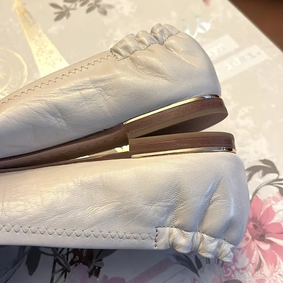 TORY BURCH Minnie Ballet Flats /Multi Logo /Rice Paper Size 7.5 GORGEOUS