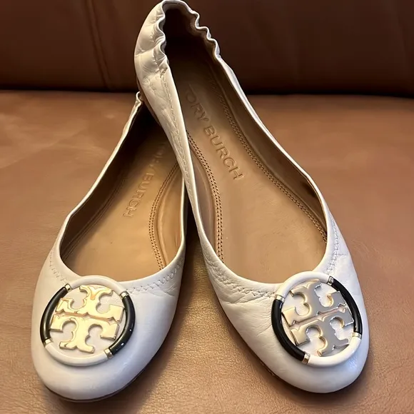 TORY BURCH Minnie Ballet Flats /Multi Logo /Rice Paper Size 7.5 GORGEOUS