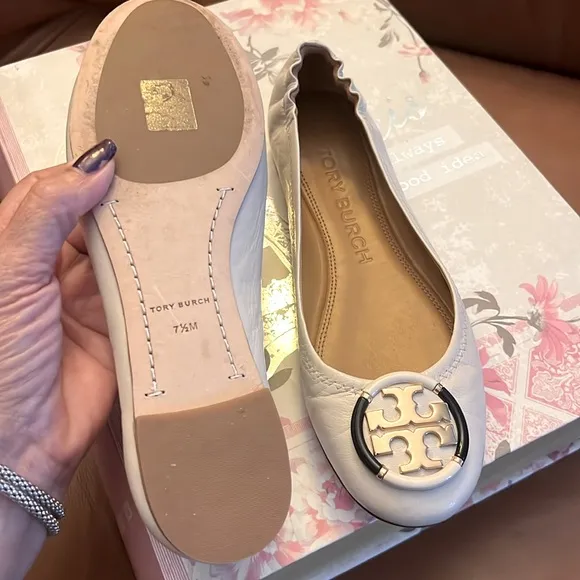 TORY BURCH Minnie Ballet Flats /Multi Logo /Rice Paper Size 7.5 GORGEOUS