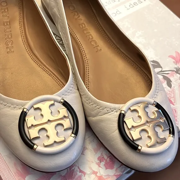 TORY BURCH Minnie Ballet Flats /Multi Logo /Rice Paper Size 7.5 GORGEOUS
