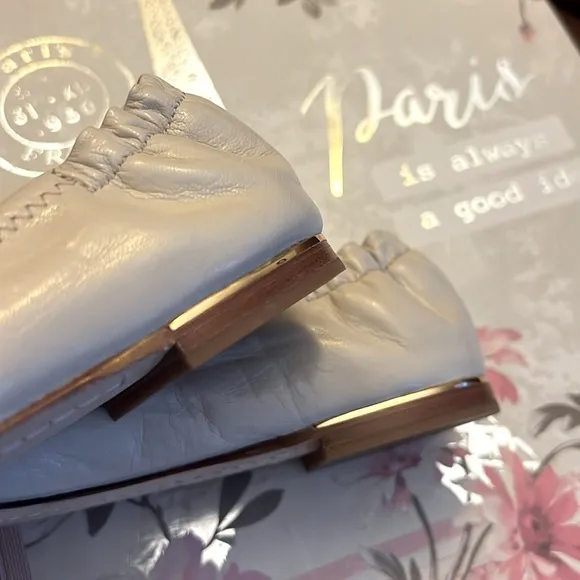TORY BURCH Minnie Ballet Flats /Multi Logo /Rice Paper Size 7.5 GORGEOUS