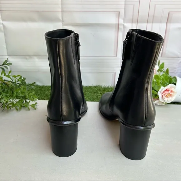 TORY BURCHBrooke Stamped Heel Leather Bootie In Black women size 8 NEW