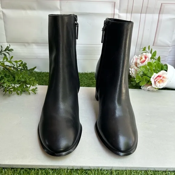 TORY BURCHBrooke Stamped Heel Leather Bootie In Black women size 8 NEW