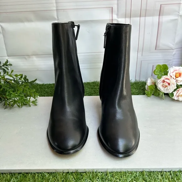 TORY BURCHBrooke Stamped Heel Leather Bootie In Black women size 8 NEW