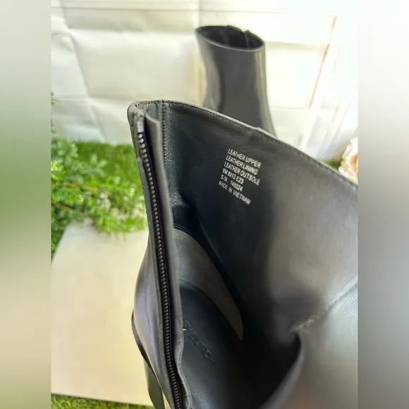 TORY BURCHBrooke Stamped Heel Leather Bootie In Black women size 8 NEW