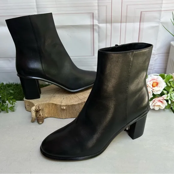 TORY BURCHBrooke Stamped Heel Leather Bootie In Black women size 8 NEW