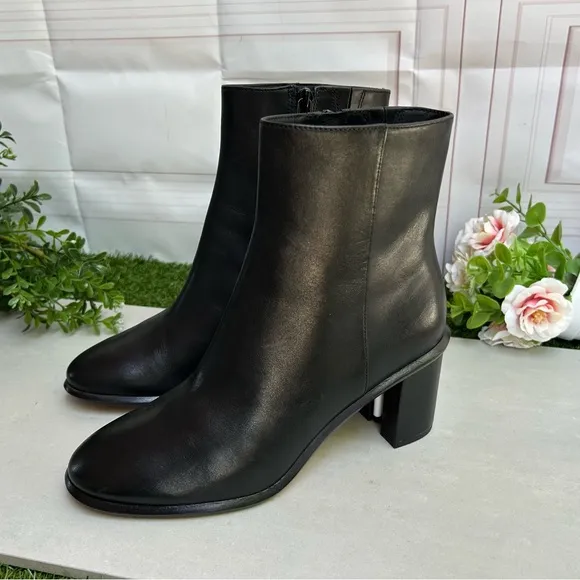 TORY BURCHBrooke Stamped Heel Leather Bootie In Black women size 8 NEW
