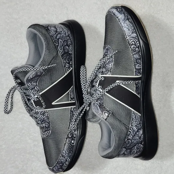 TRAQ by Alegria Lace-Up Athletic Shoes Qarma  Women’s Size 10