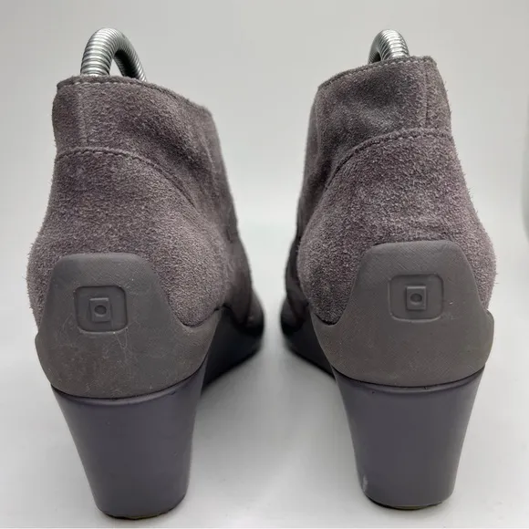 TSUBO Decari Gray Rough Suede Leather Wedge Hook &amp; Loop Ankle Bootie