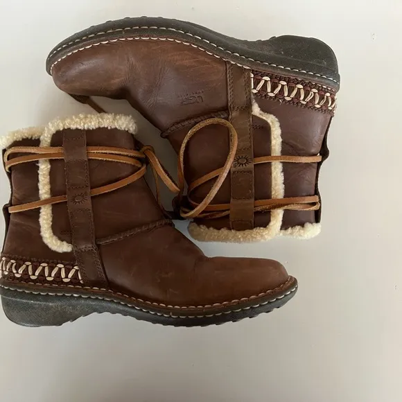UGG 5178 COVE Brown Suede Shearling Sheepskin Lined Winter Ankle Boots, sz 8