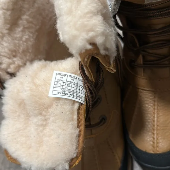 UGG ADIRONDACK III WATER RESISTANT BOOTIE WOMENS