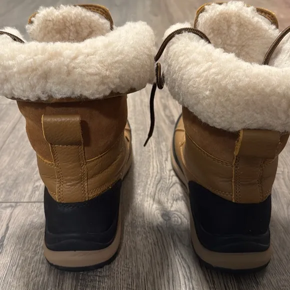 UGG ADIRONDACK III WATER RESISTANT BOOTIE WOMENS