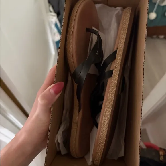 UGG ❤️‍🔥 ANNICE THONG SANDALS NWT SIZE 10