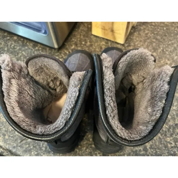 UGG Australia Adirondack Waterproof Winter Snow Boots in Charcoal