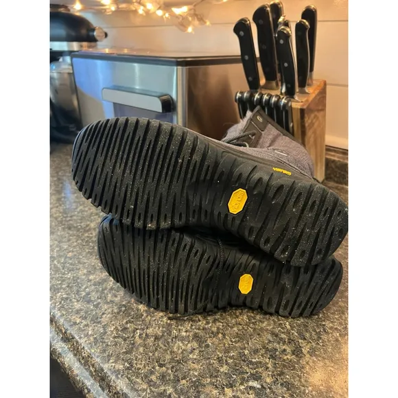 UGG Australia Adirondack Waterproof Winter Snow Boots in Charcoal