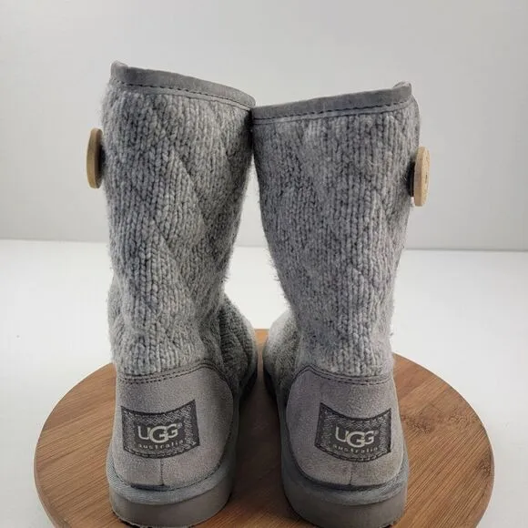UGG Australia Mountain Quilted knit boots 3176 button color Gray size 8 womens
