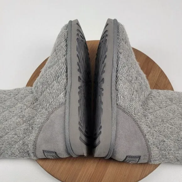 UGG Australia Mountain Quilted knit boots 3176 button color Gray size 8 womens