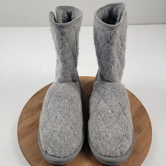 UGG Australia Mountain Quilted knit boots 3176 button color Gray size 8 womens