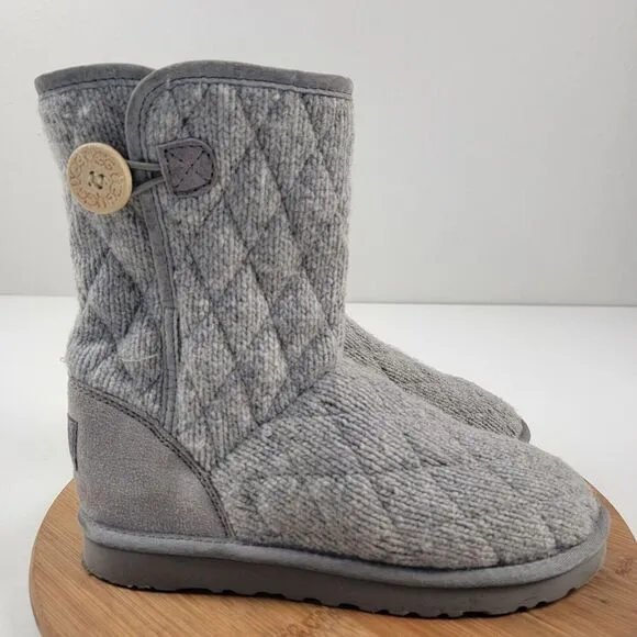UGG Australia Mountain Quilted knit boots 3176 button color Gray size 8 womens