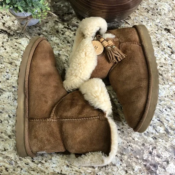 Ugg Bailey Boots Brown Suede w/ Wool &amp; Ugg Button Tassel 7