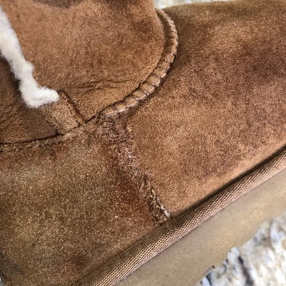 Ugg Bailey Boots Brown Suede w/ Wool &amp; Ugg Button Tassel 7