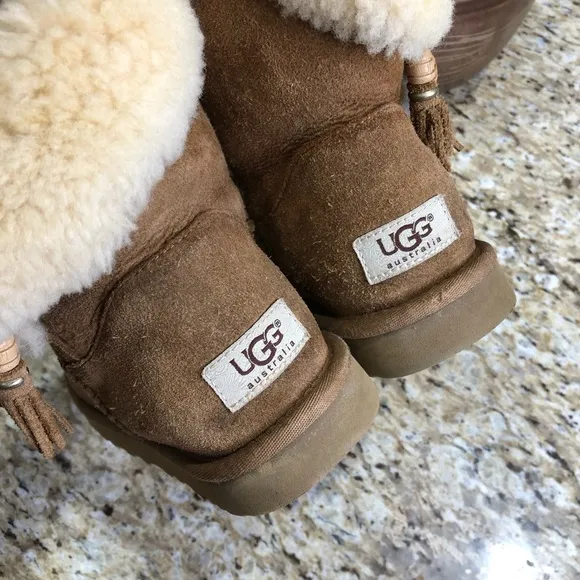 Ugg Bailey Boots Brown Suede w/ Wool &amp; Ugg Button Tassel 7