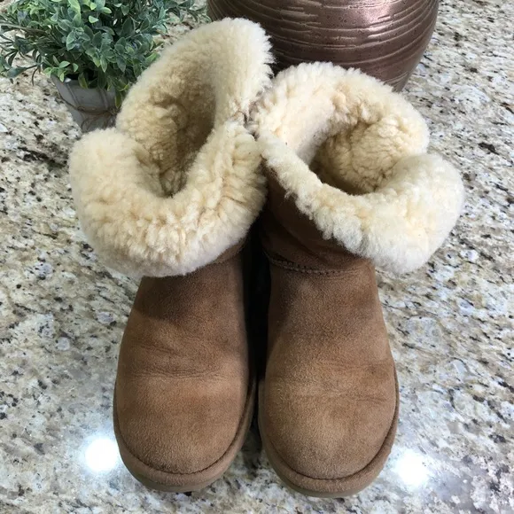 Ugg Bailey Boots Brown Suede w/ Wool &amp; Ugg Button Tassel 7
