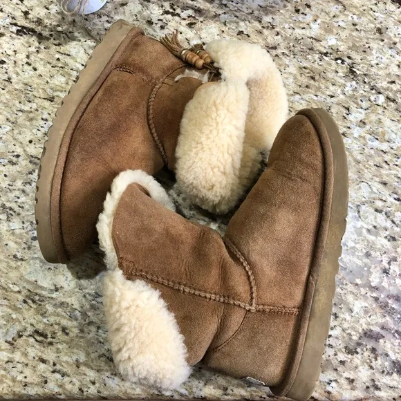 Ugg Bailey Boots Brown Suede w/ Wool &amp; Ugg Button Tassel 7