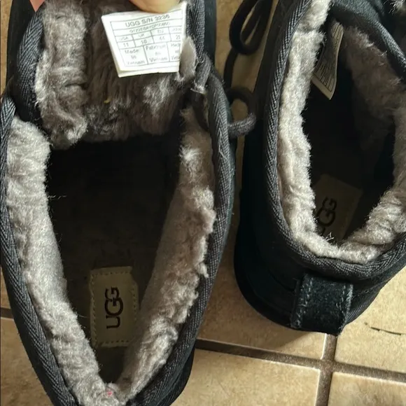 UGG Black Classic Fur Lined Chukka. New in box. Size 11 very warm.