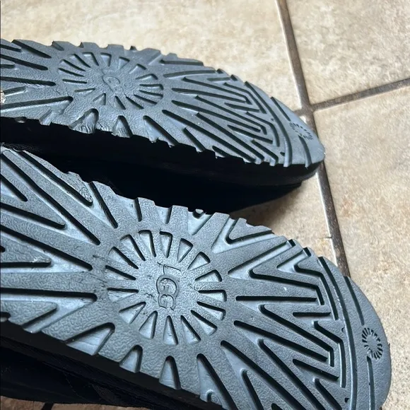 UGG Black Classic Fur Lined Chukka. New in box. Size 11 very warm.