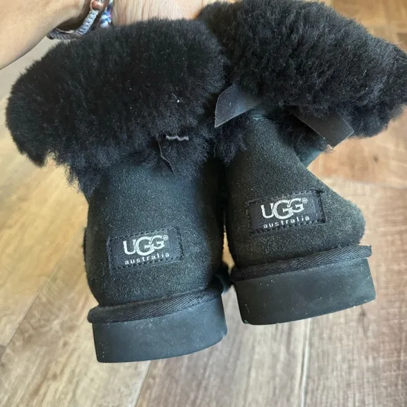 Ugg black suede Bailey bow Sherpa lined winter boots size 9