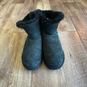 Ugg black suede Bailey bow Sherpa lined winter boots size 9