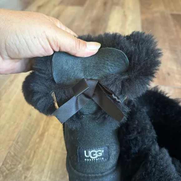 Ugg black suede Bailey bow Sherpa lined winter boots size 9