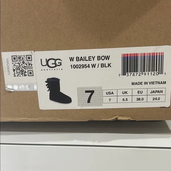 UGG Black Winter Boots with Sheepskin Lining