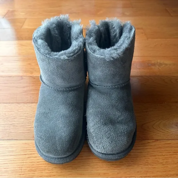 UGG boots Geyser Grey Arielle kids size 2