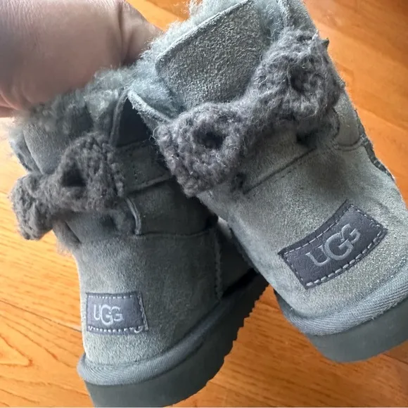 UGG boots Geyser Grey Arielle kids size 2