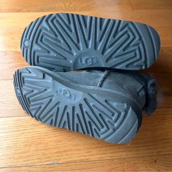 UGG boots Geyser Grey Arielle kids size 2