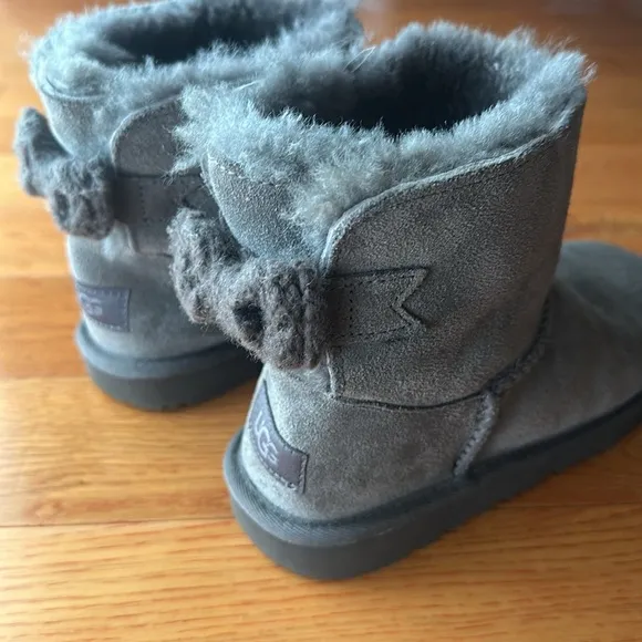UGG boots Geyser Grey Arielle kids size 2