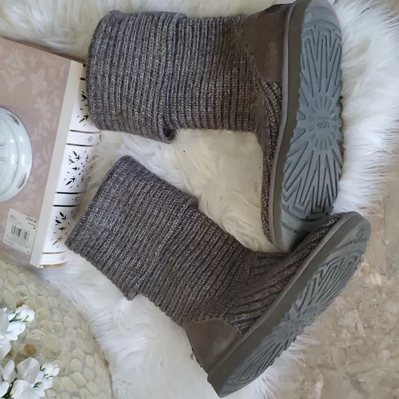 UGG  classic cardy gray women's knit long boots size 8