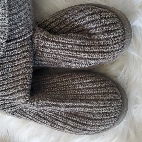 UGG  classic cardy gray women's knit long boots size 8