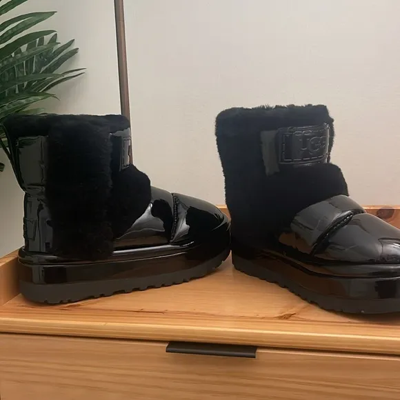 UGG CLASSIC‎ CHILLAPEAK SHINE WINTER BOOTS