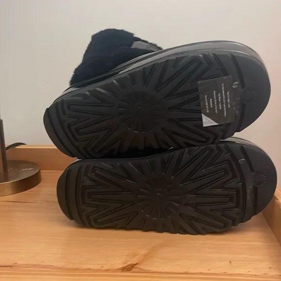 UGG CLASSIC‎ CHILLAPEAK SHINE WINTER BOOTS