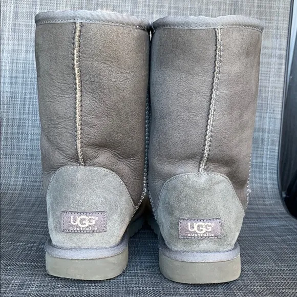 UGG Classic Short II Gray Winter Boots Women’s size 6