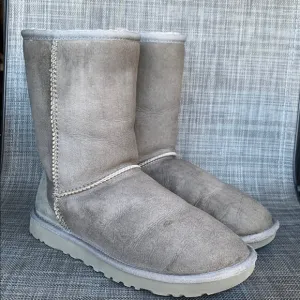 UGG Classic Short II Gray Winter Boots Women’s size 6