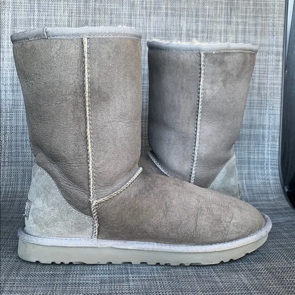 UGG Classic Short II Gray Winter Boots Women’s size 6