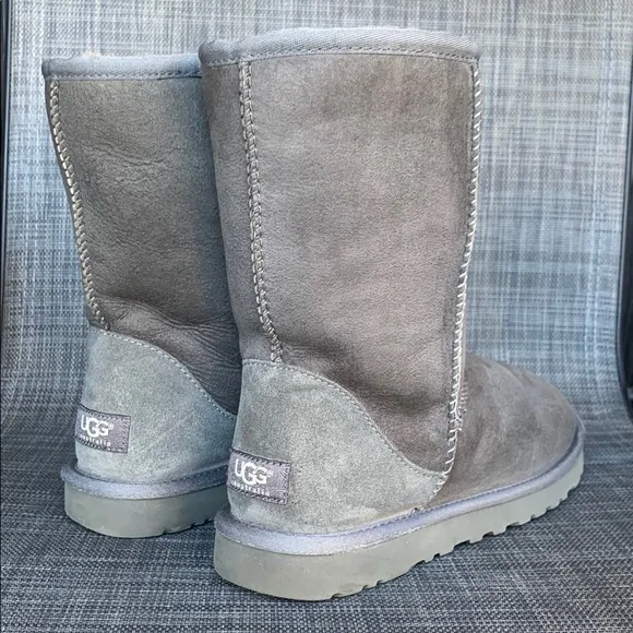 UGG Classic Short II Gray Winter Boots Women’s size 6