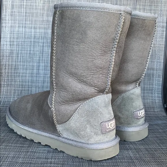 UGG Classic Short II Gray Winter Boots Women’s size 6