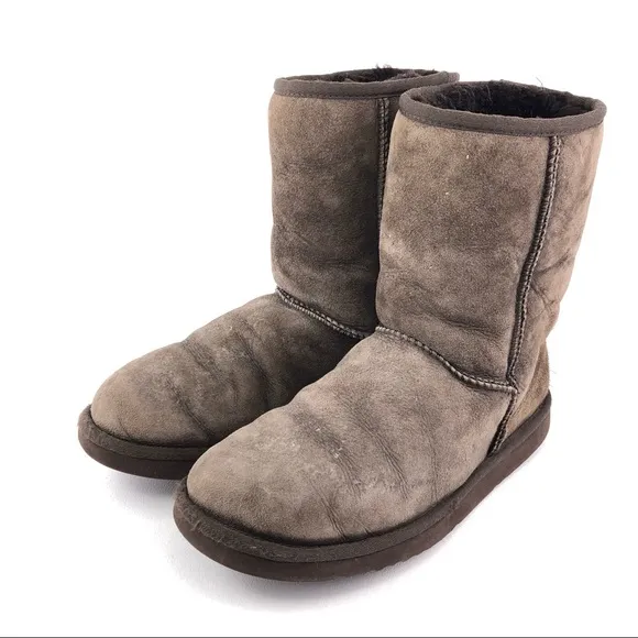 UGG Classic Short Sheepskin Winter Boots W9