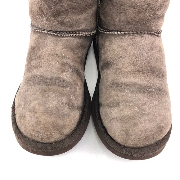 UGG Classic Short Sheepskin Winter Boots W9