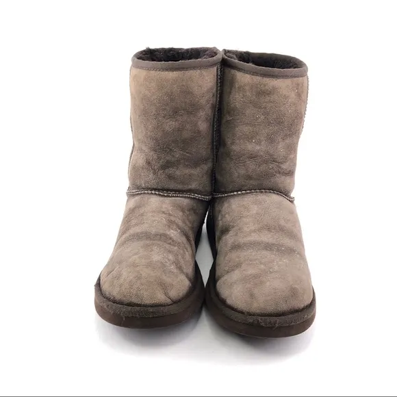 UGG Classic Short Sheepskin Winter Boots W9
